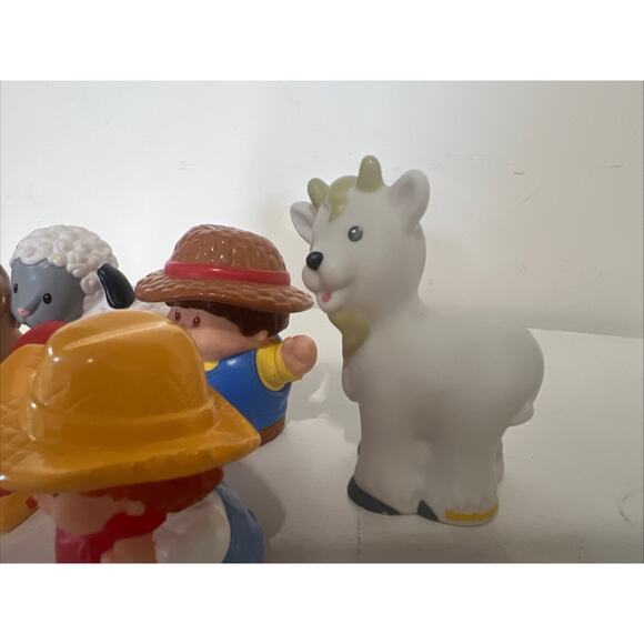 Lot of 7 Little People Figures Various Characters & Farm Animals - Picture 2 of 5